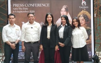 General Manager Gammara Hotel Makassar Rizky Amanah Ras bersama jajaran panitia memperkenalkan Wedding Expo “Mappabotting Ri Gammara” yang memadukan konsep pernikahan modern dengan tradisi budaya Sulawesi Selatan.