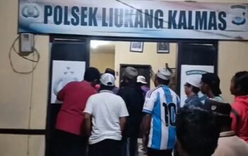 Warga Liukang Saat berapa di Polsek Liukang Kalmas (dok ist)