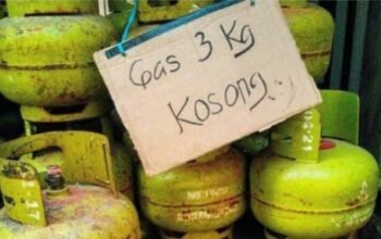 Stok Gas LPG 3Kg Langka, Warga Gowa Terpaksa Masak Pakai Kayu
