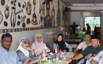 Alumni Angkatan 86 Ika Smandel Makassar menggelar rapat pemantapan persiapan puncak 4 Dekade di Warkop Dalleโta, Kabupaten Gowa, Kamis (17/9/2026). Kegiatan puncak akan berlangsung 19โ20 September 2026 di Villa KK, Malino.