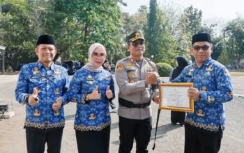 Kapolres Barru bersama jajaran Pemerintah Kabupaten Barru usai Upacara Hari Kesadaran Nasional Tingkat Kabupaten Barru di Halaman Kantor Bupati Barru, Kamis (17/9/2026).