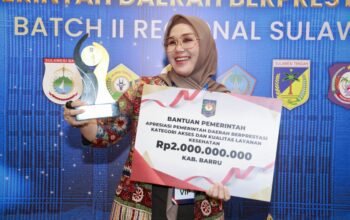 Bupati Barru Andi Ina Kartika Sari menerima penghargaan Terbaik I kategori Akses dan Kualitas Layanan Kesehatan tingkat kabupaten pada Apresiasi Pemerintah Daerah Berprestasi 2026 Batch II Regional Sulawesi di Makassar.