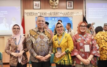 Bupati Barru Andi Ina Kartika Sari bersama jajaran dan pejabat daerah usai menghadiri penandatanganan kerja sama replikasi dan pemanfaatan Sistem Peta Pajak dan Pertanahan di Aula Blandongan, Gedung Utama Balai Kota Tangerang Selatan, Senin (21/9/2026).