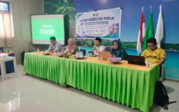 Kepala Puskesmas UPTD Padongko Jumardi SKM, M. ADM Kes saat menyampaikan sambutannya dalam Forum Konsultasi Publik yang digelar di Aula Puskesmas Padongko, Kabupaten Barru Jumat (18/9/2026)