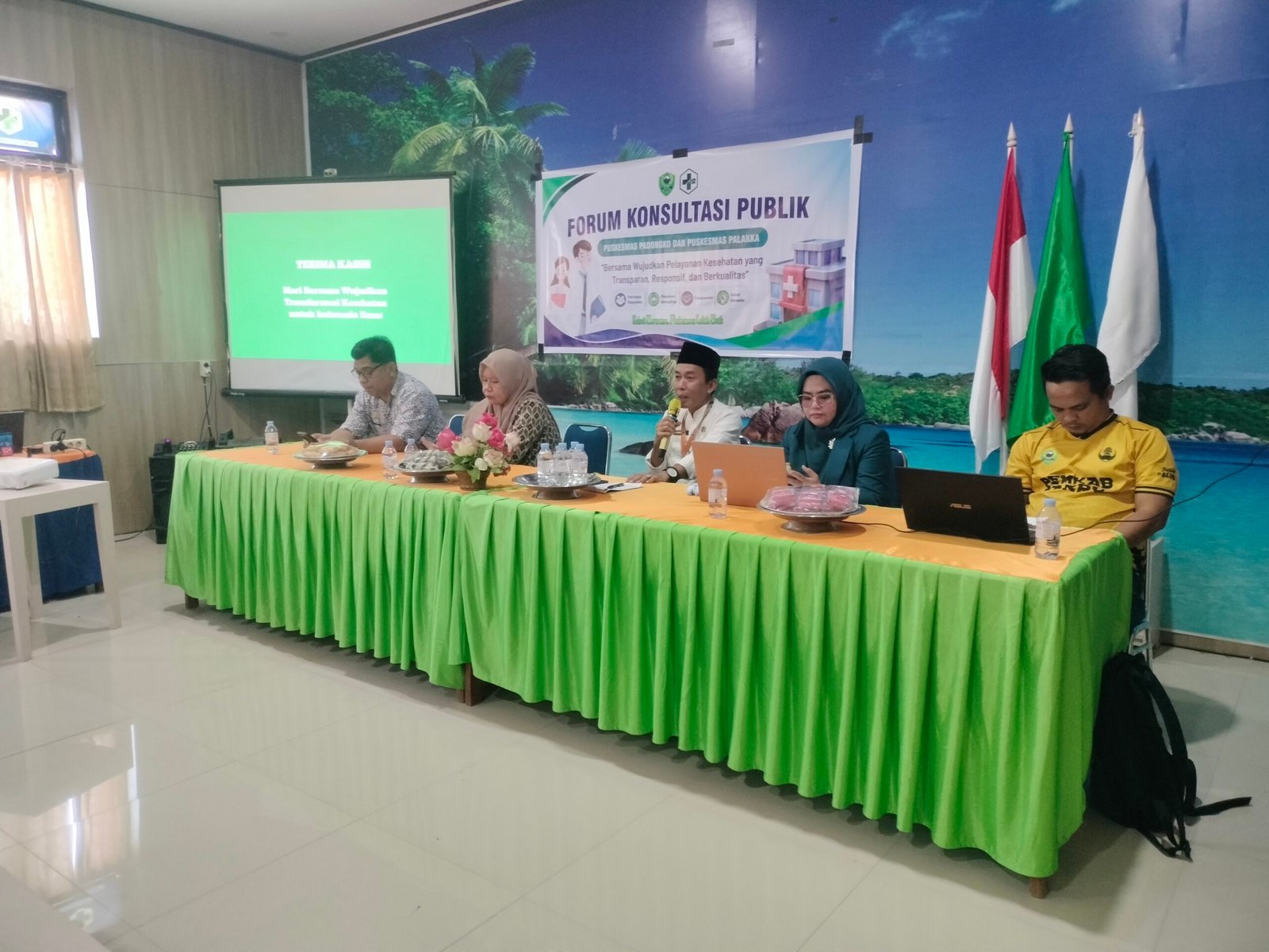 Kepala Puskesmas UPTD Padongko Jumardi SKM, M. ADM Kes saat menyampaikan sambutannya dalam Forum Konsultasi Publik yang digelar di Aula Puskesmas Padongko, Kabupaten Barru Jumat (18/9/2026)