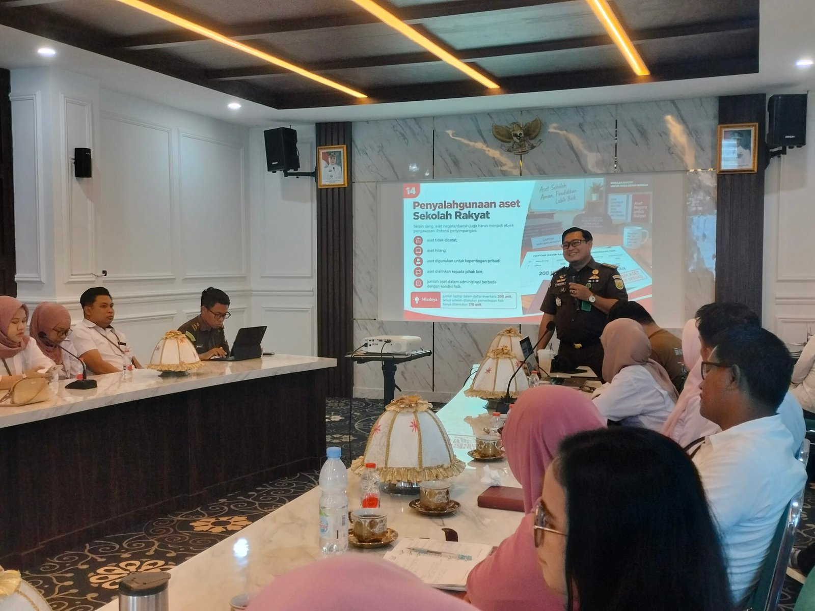 Soetarmi, S.H., M.H., Kepala Seksi Penerangan Hukum (Kasi Penkum) di Kejaksaan Tinggi Sulawesi Selatan (Kejati Sulsel) saat menyampaikan sambutannya (foto MJN)