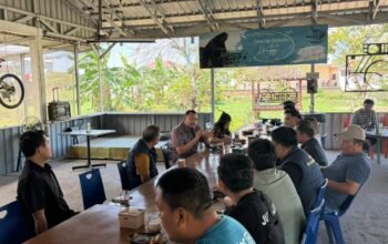 Kepala Seksi Intelijen (Kasi Intel) Kejari Barru, Andi Moehammad Akram Rusydi saat gelar Coffee morning bersama LSM dan wartawan di Barru, Kamis (4/9/2026).