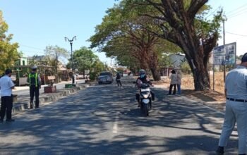 Badan Pendapatan Daerah (Bapenda) Sulawesi Selatan kembali melakukan penertiban pajak kendaraan bermotor di Kabupaten Barru, Sulawesi Selatan. Kegiatan tersebut berlangsung di Jalan Lasindri, poros Barru-Parepare, Kamis (17/9/2026).