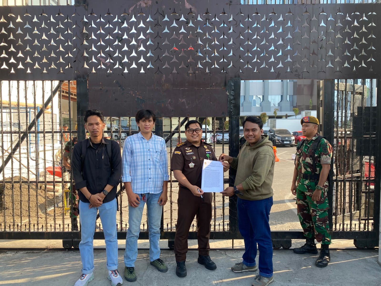 Program BSPS di Kabupaten Wajo disorot penerima bantuan. Keluhan mencakup kualitas material, transparansi RAB, volume bahan, harga, dan mekanisme penyediaan.