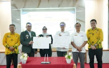 Bupati Barru Andi Ina Kartika Sari bersama Kepala Kanwil DJPb Sulsel Hari Utomo dan jajaran usai penandatanganan Nota Kesepakatan Sinergi Penyelenggaraan Pelayanan Perbendaharaan pada Mal Pelayanan Publik (MPP) Kabupaten Barru di Makassar, Kamis (1/10/2026).