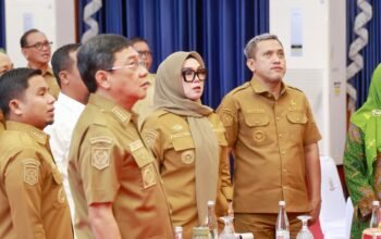 Bupati Barru Andi Ina Kartika Sari bersama sejumlah kepala daerah menghadiri pelepasan simbolis distribusi bantuan produk susu bagi anak di Sulawesi Selatan di Rumah Jabatan Gubernur Sulsel, Senin (5/10/2026).