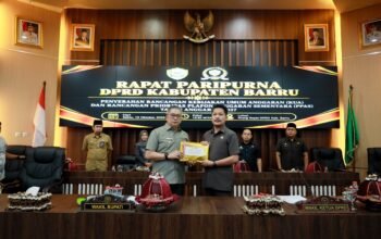 Wabup Abustan Serahkan Rancangan KUA-PPAS 2027, Pemkab Barru Targetkan Pertumbuhan Ekonomi 6,31 Persen