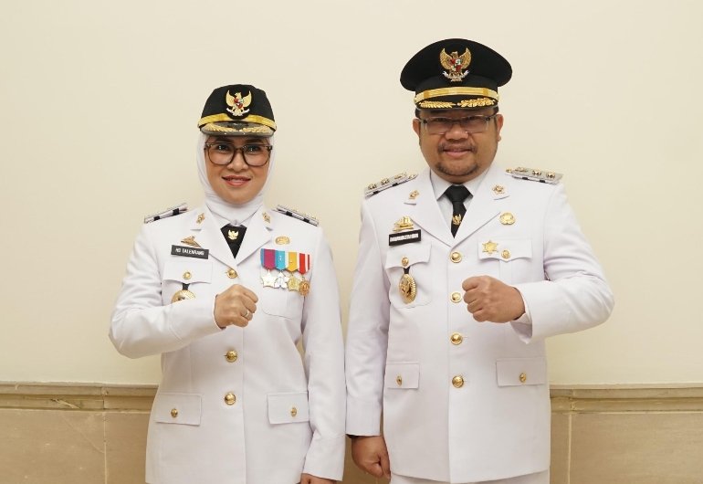 Sitti Husniah Talenrang bersama Darmawangsyah Muin. Terbitnya SK Kemendagri Nomor 100.2.1.3-3256 Tahun 2026 menjadi dasar pemberhentian Husniah Talenrang dan penunjukan Darmawangsyah Muin sebagai Plt Bupati Gowa