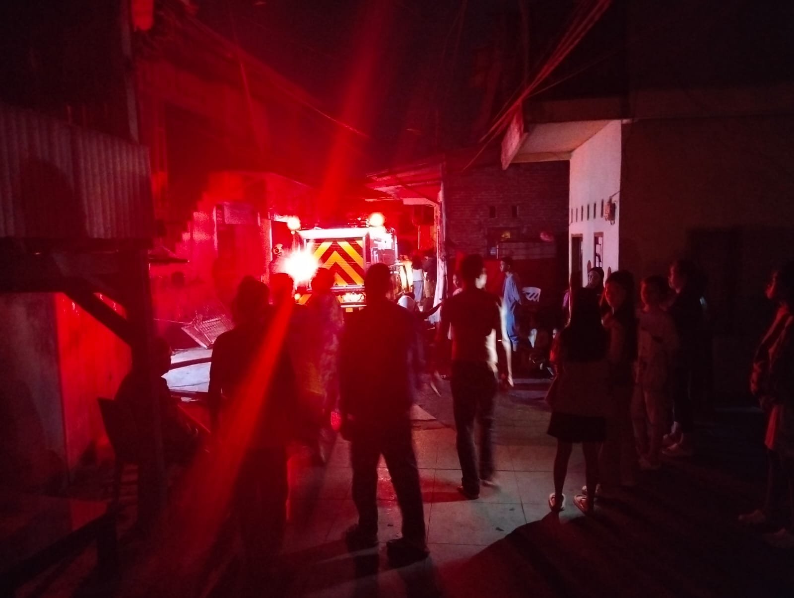 Kebakaran di Pampang Makassar Hanguskan Empat Rumah, 10 Unit Damkar Dikerahkan