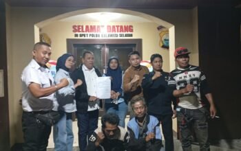 Forum Jurnalistik Sulsel Bersatu resmi mengadukan Fenny Frans, pemilik usaha skincare, ke Polda Sulawesi Selatan, Senin (19/10/2026).