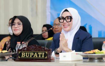 Bupati Barru memaparkan SIKECIL BERAKTA di KIPP 2026. Inovasi layanan digital ini meningkatkan cakupan akta kelahiran menjadi 98,41 persen di Kabupaten Barru.