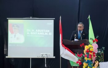 Wakil Bupati Barru Dr. Ir. Abustan A. Bintang, M.Si., menghadiri Rapat Senat Terbuka Luar Biasa Wisuda Sarjana Angkatan XXVI Tahun 2026 Program Studi Strata Satu Pendidikan Agama Islam (PAI) STAI Al-Gazali Barru di Gedung Islamic Center Kabupaten Barru, Rabu (21/10/2026)