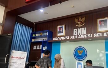 Kantor Badan Narkotika Nasional (BNN) Provinsi Sulawesi Selatan. BNNP Sulsel mengonfirmasi telah mengamankan tiga orang terduga pelaku kasus narkotika jenis sabu di wilayah Awerange, Kabupaten Barru