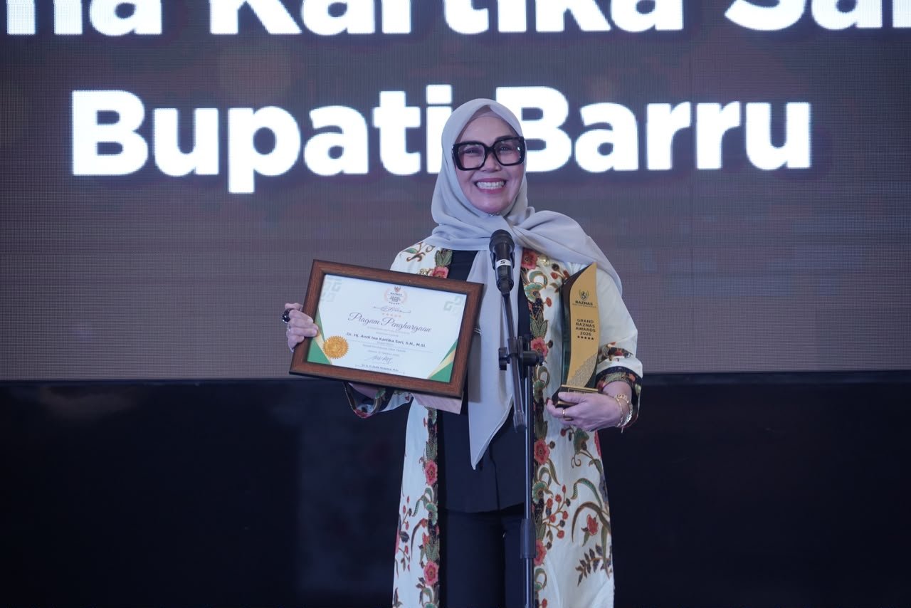 Bupati Barru Andi Ina Raih GRAND AWARDS 2026 sebagai Bupati Pendukung Zakat Terbaik